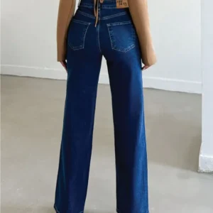 Essential Sculpted Straight Fit Jeans